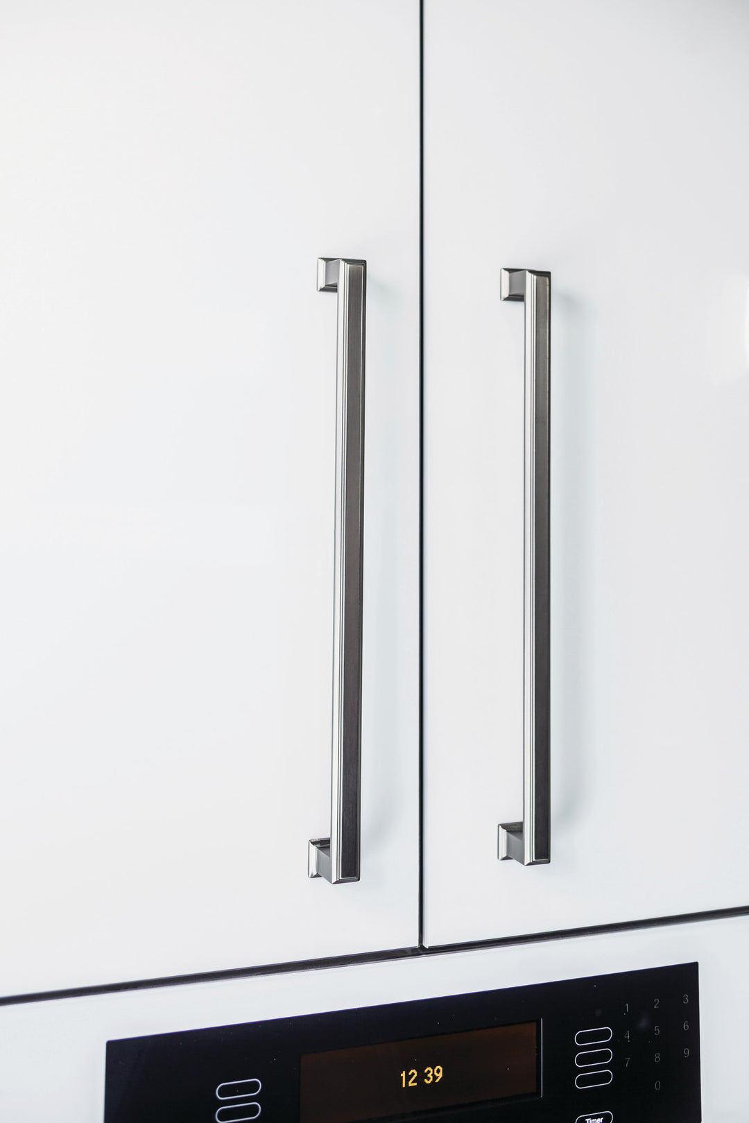 Atlas Sutton Place Appliance Pull, Brushed Nickel, room setting