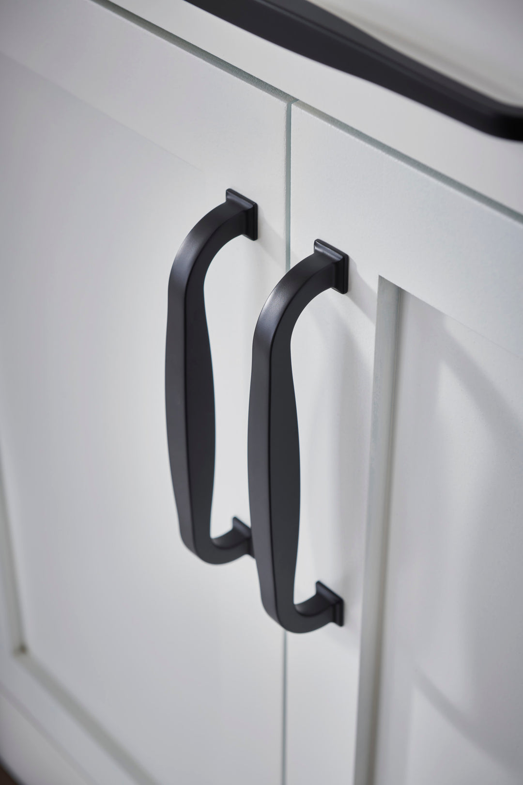 Top Knobs Contour Appliance Pull, Flat Black, room setting
