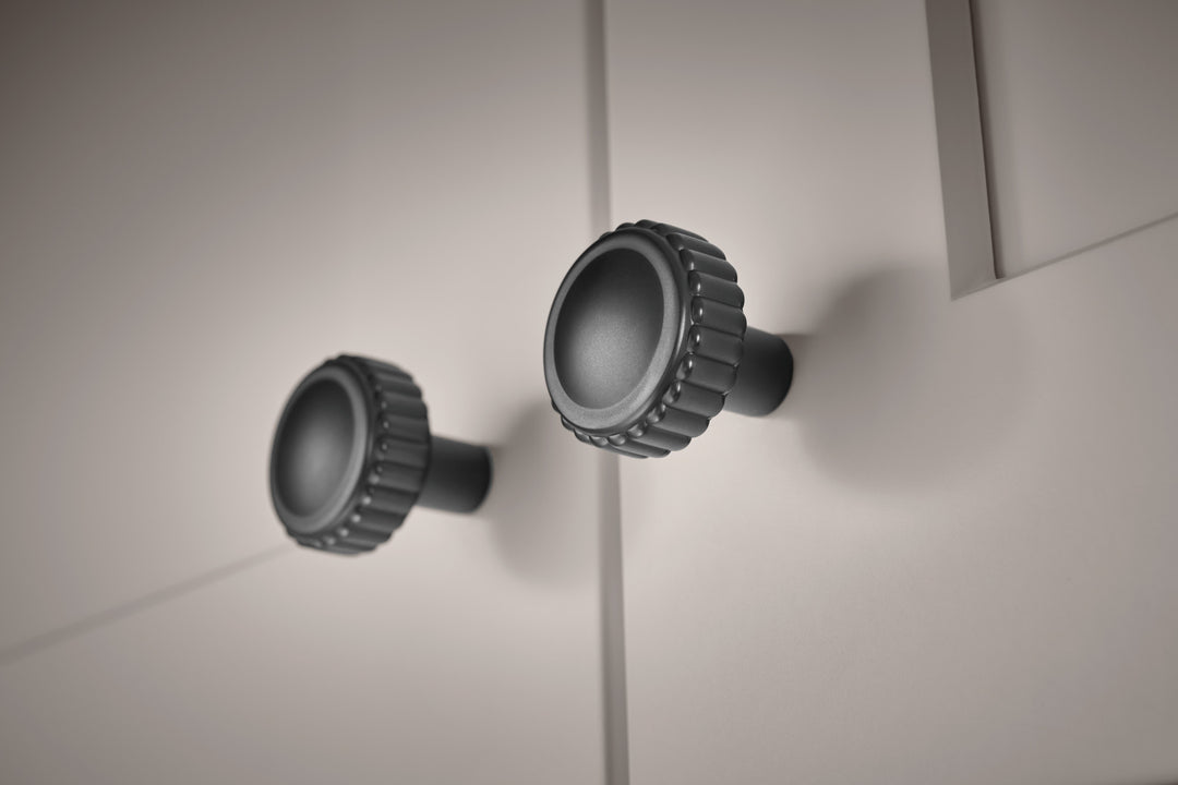 Top Knobs Holden Knobs, Flat Black, room setting
