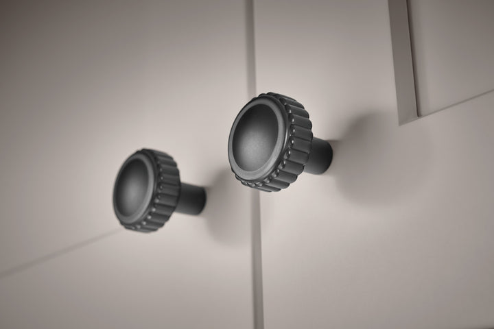 Top Knobs Holden Knobs, Flat Black, room setting